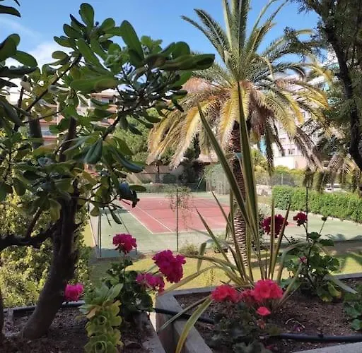 La Vie Est Belle! Hyères