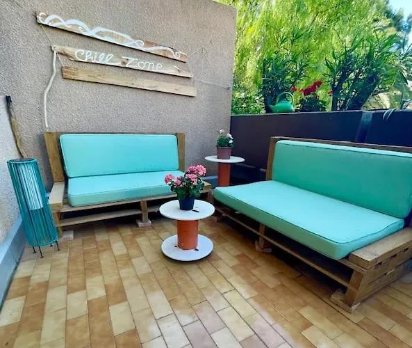 Апартаменти La Vie Est Belle! *