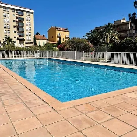 아파트 La Vie Est Belle! *